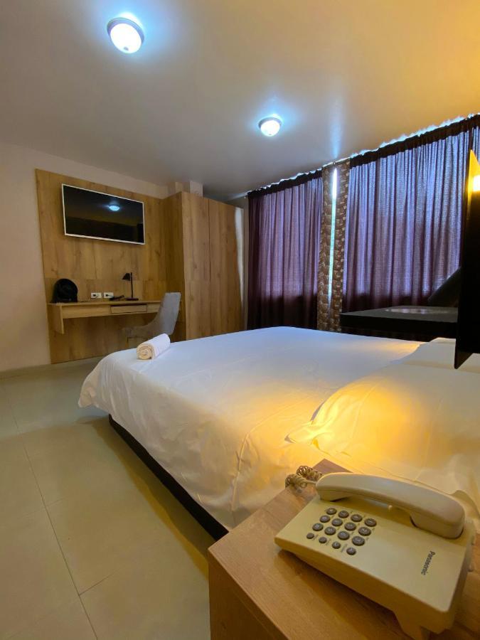 Hotel Wampushkar Zamora Zewnętrze zdjęcie